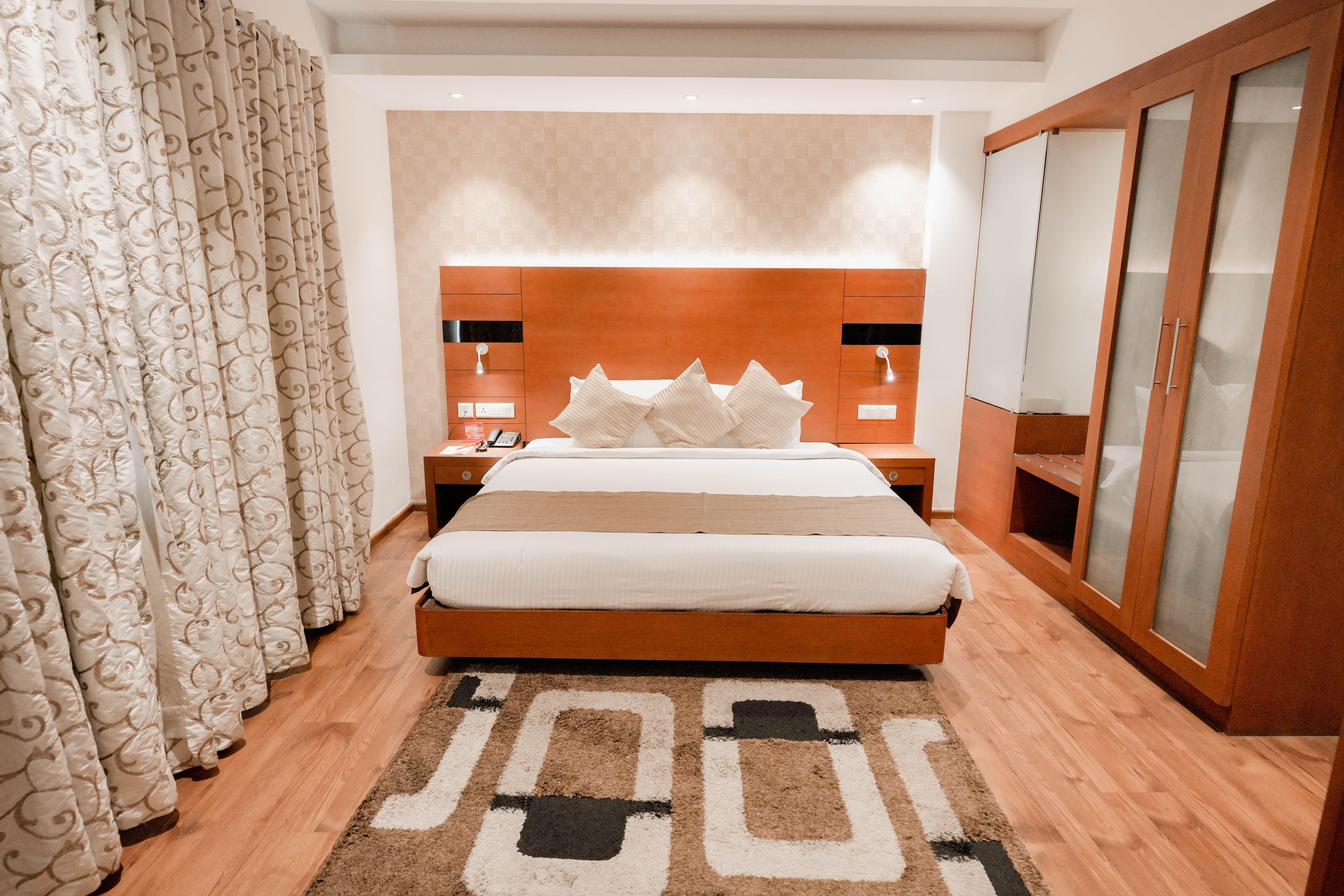 Affordable Standard Rooms in Thrissur | Hotel Niya Regency